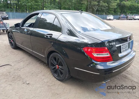 2012 Mercedes-Benz C 300 Luxury 4Matic/Sport 4Matic из США, поврежденный, VIN WDDGF8BB7CA643833